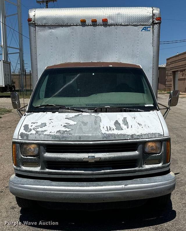 Image of Chevrolet Express G3500 equipment image 1