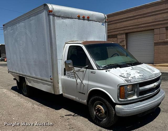 Image of Chevrolet Express G3500 equipment image 2