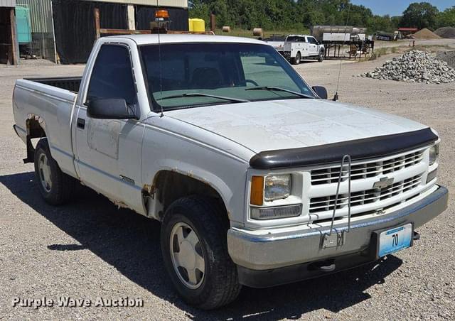 Image of Chevrolet K1500 equipment image 2