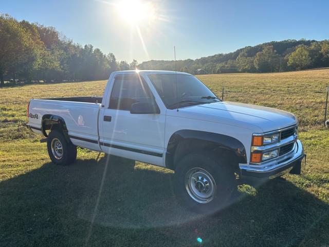 Image of Chevrolet K2500 equipment image 2