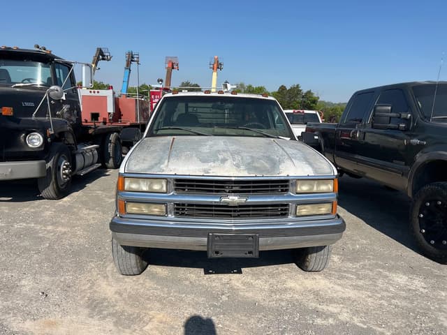 Image of Chevrolet 3500 equipment image 2