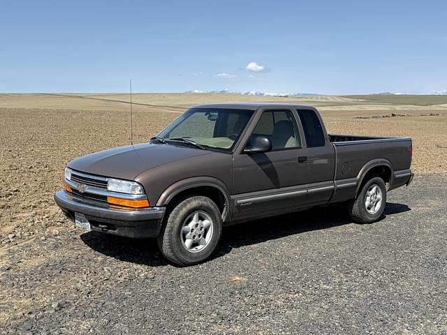 Image of Chevrolet S-10 equipment image 1