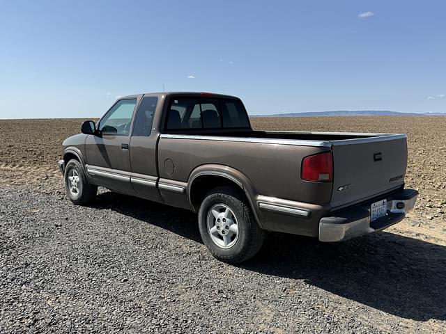 Image of Chevrolet S-10 equipment image 2