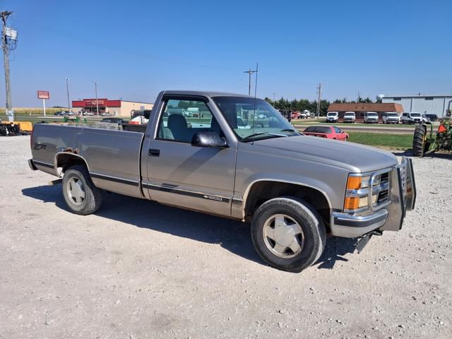 Image of Chevrolet 1500 equipment image 1