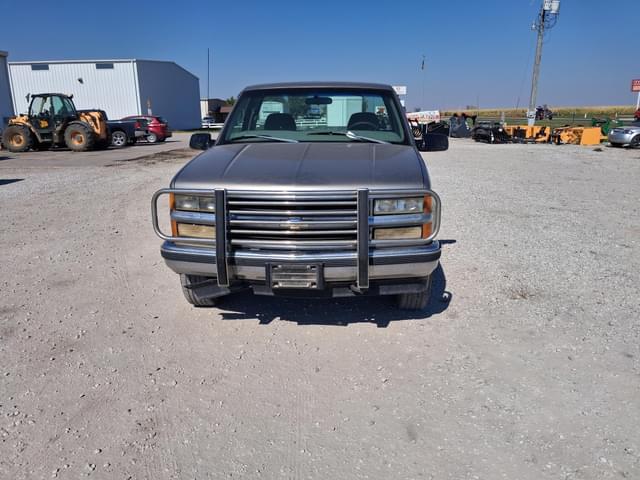 Image of Chevrolet 1500 equipment image 3