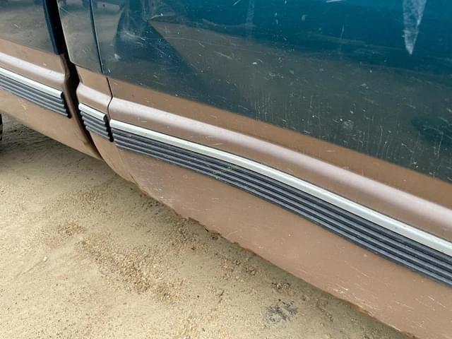 Image of Chevrolet 2500 equipment image 4