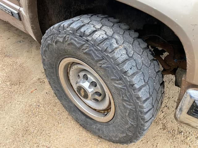 Image of Chevrolet 2500 equipment image 3