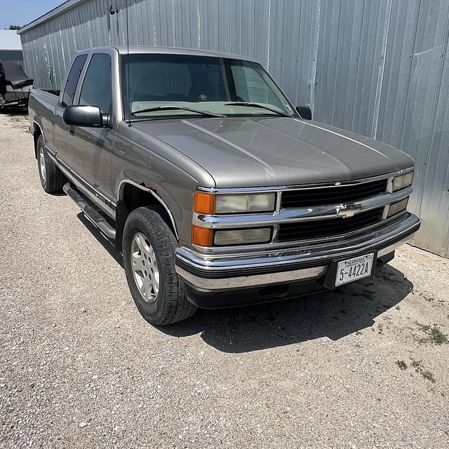 Image of Chevrolet Silverado equipment image 2