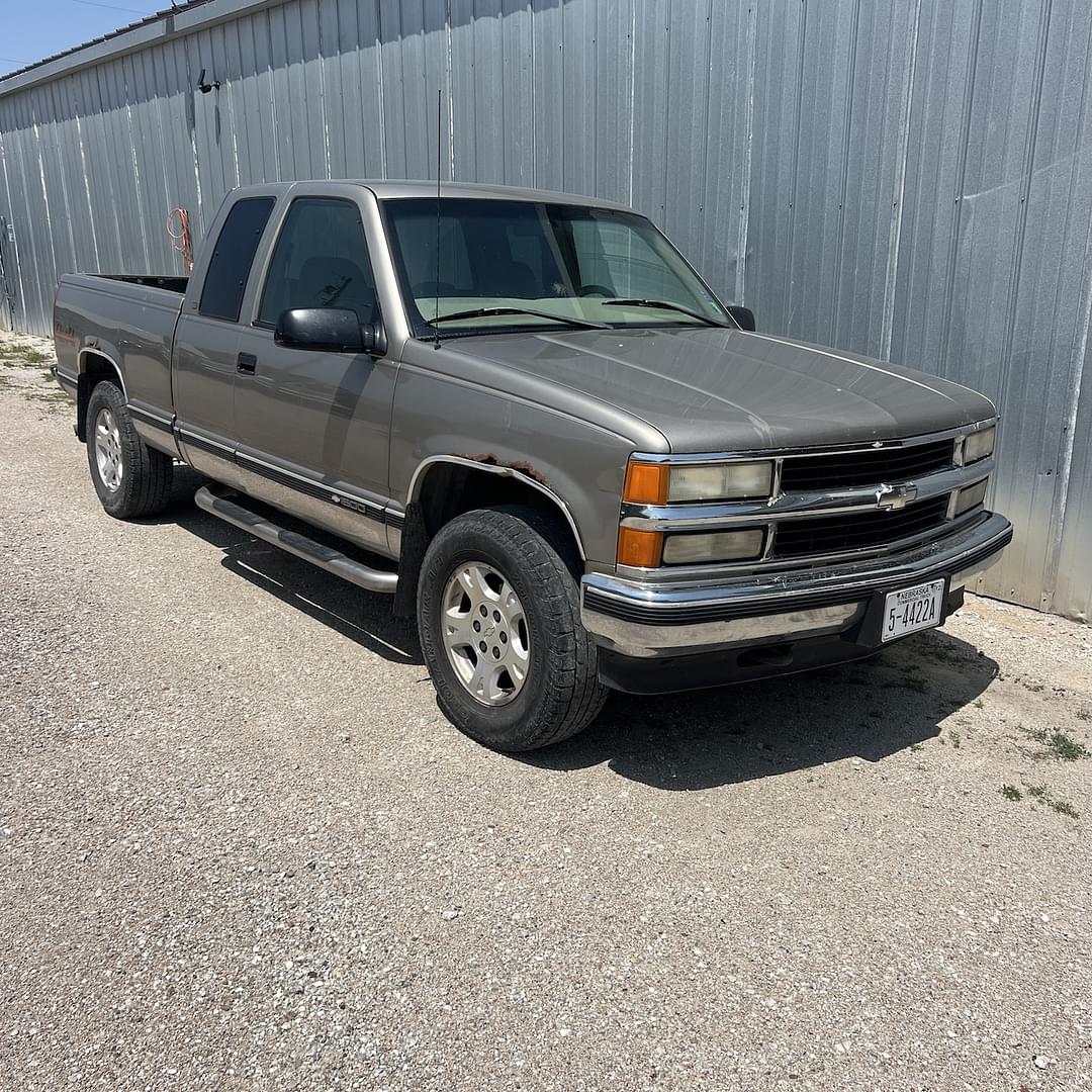 Image of Chevrolet Silverado Primary image