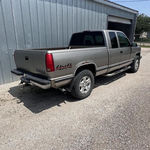 Image of Chevrolet Silverado equipment image 3