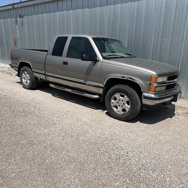 Image of Chevrolet Silverado equipment image 1