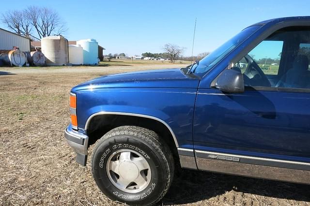 Image of Chevrolet 1500 equipment image 3