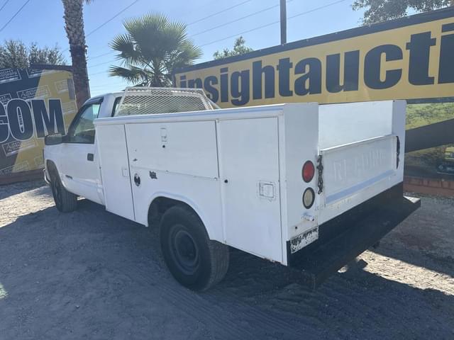 Image of Chevrolet 2500 equipment image 1