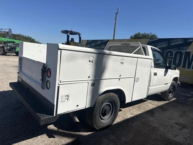 Image of Chevrolet 2500 equipment image 2