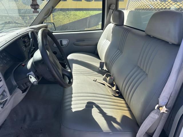 Image of Chevrolet 2500 equipment image 4