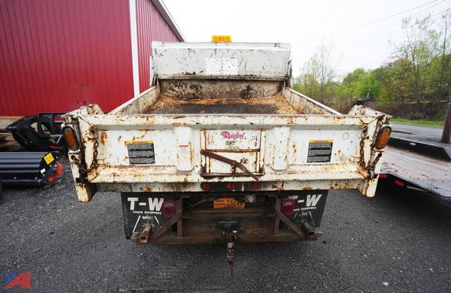 Image of Chevrolet 3500HD equipment image 3
