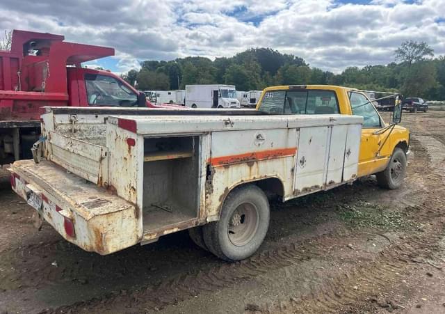 Image of Chevrolet 3500 equipment image 3