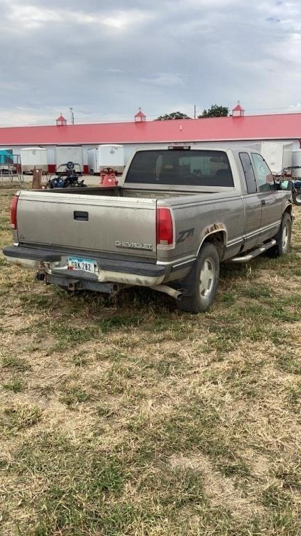 Image of Chevrolet 1500 equipment image 3