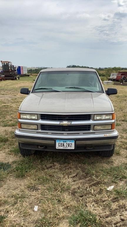 Image of Chevrolet 1500 equipment image 1