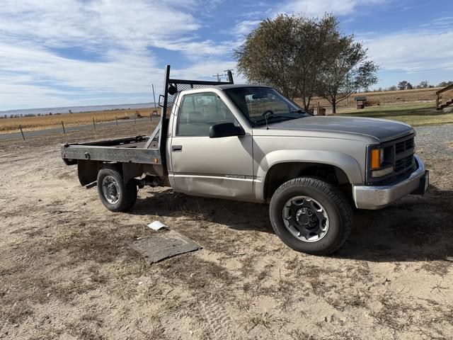 Image of Chevrolet K2500 equipment image 3