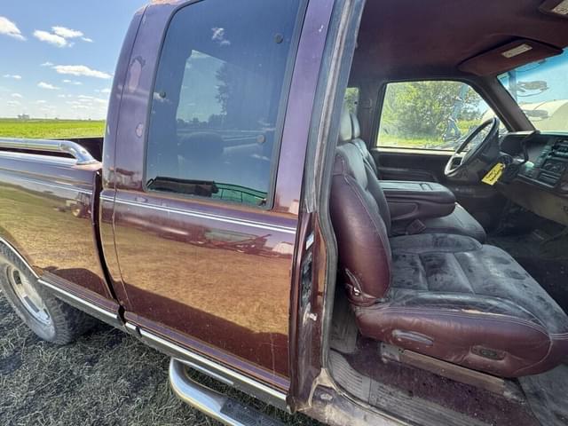 Image of Chevrolet 1500 equipment image 3