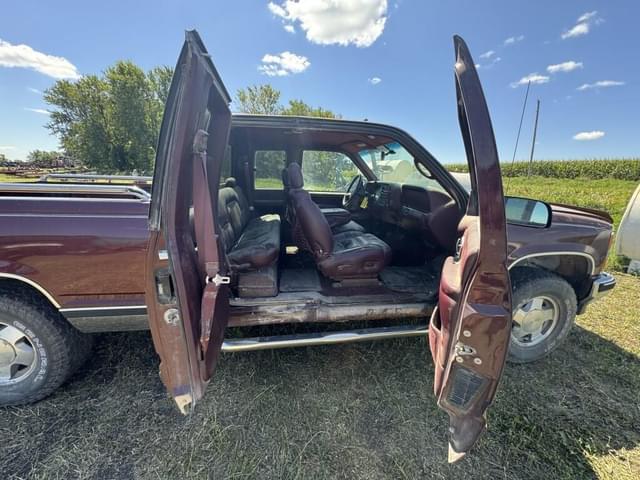 Image of Chevrolet 1500 equipment image 2
