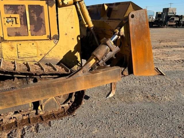 Image of Caterpillar D6R equipment image 4