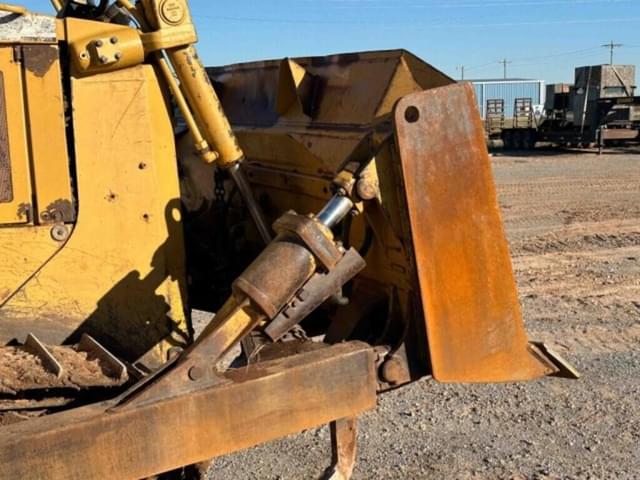 Image of Caterpillar D6R equipment image 3