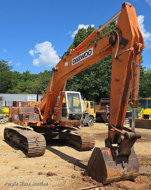 Image of Daewoo DH320 equipment image 2