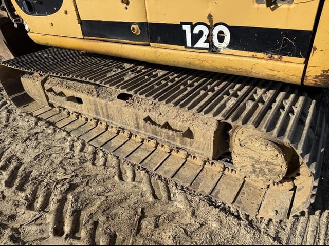 Image of John Deere 120 equipment image 4