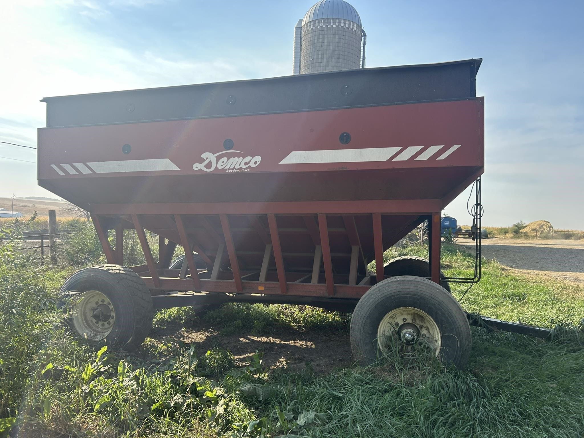 1998 Demco 650 Equipment Image0