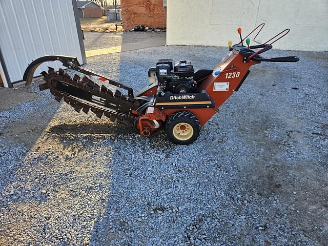 Image of Ditch Witch 1230 equipment image 4