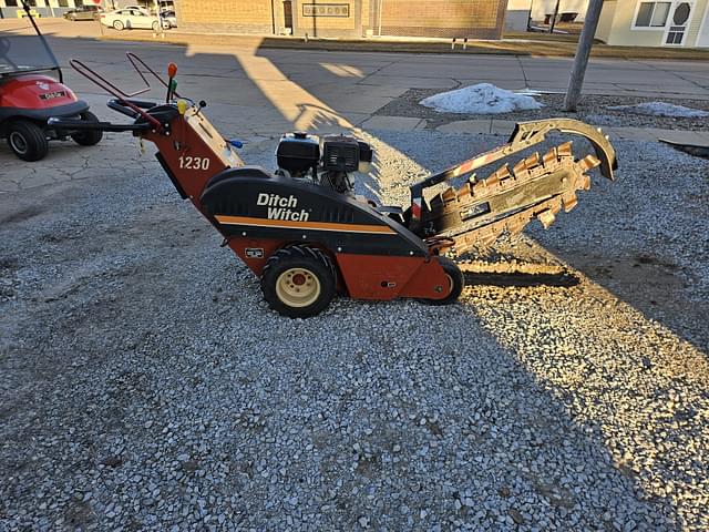 Image of Ditch Witch 1230 equipment image 2