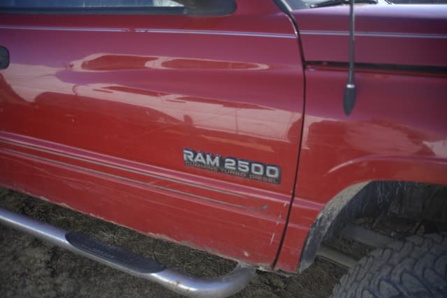 Image of Dodge Ram 2500 equipment image 2
