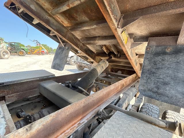 Image of Dodge Ram 3500 equipment image 2