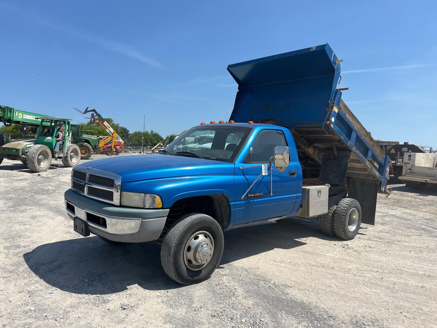 1998 Dodge Ram 3500 Equipment Image0