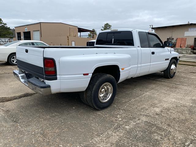 Image of Dodge Ram 3500 equipment image 2