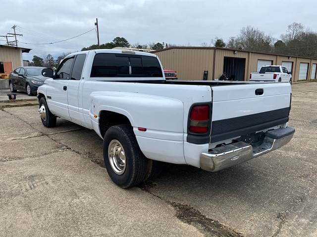 Image of Dodge Ram 3500 equipment image 3