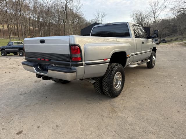 Image of Dodge Ram 3500 equipment image 4