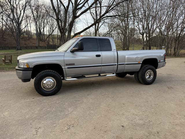 Image of Dodge Ram 3500 equipment image 1