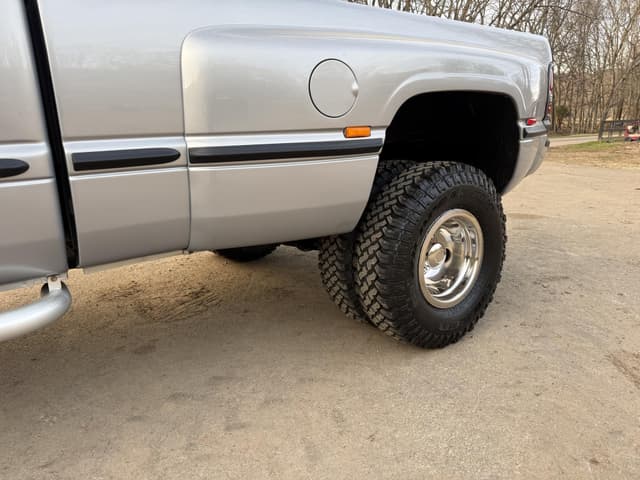 Image of Dodge Ram 3500 equipment image 2