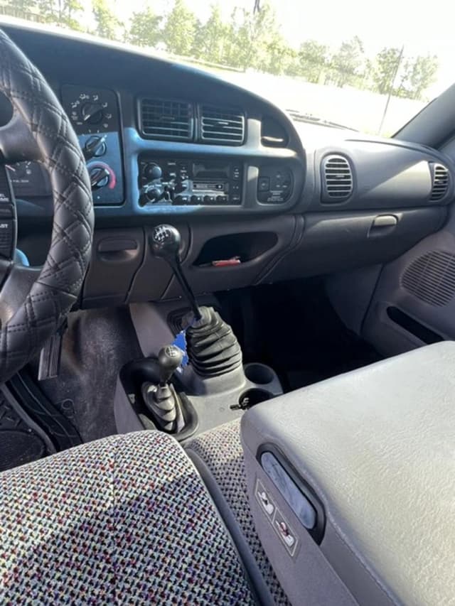 Image of Dodge Ram 3500 equipment image 4