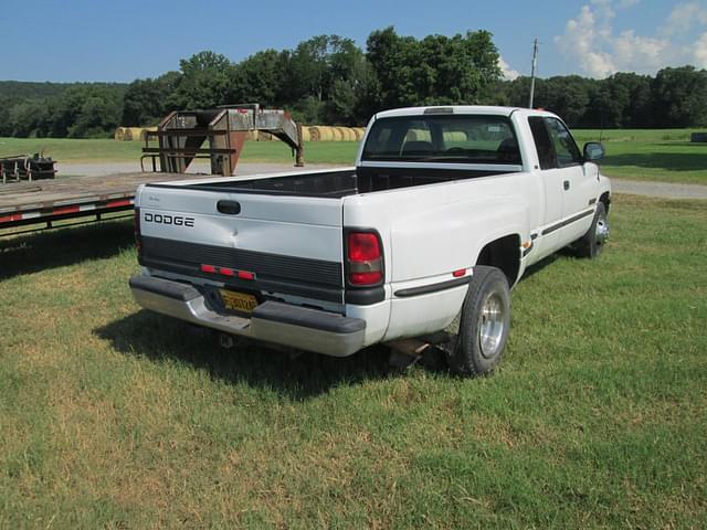 Image of Dodge Ram 3500 equipment image 2