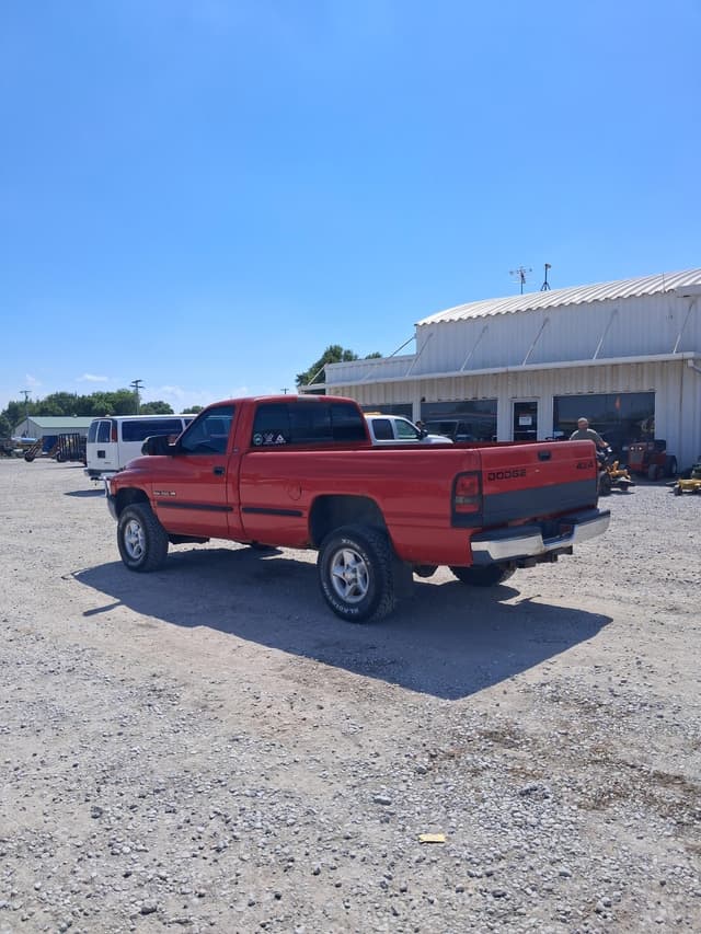Image of Dodge Ram 1500 equipment image 3