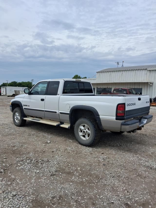 Image of Dodge Ram 1500 equipment image 2