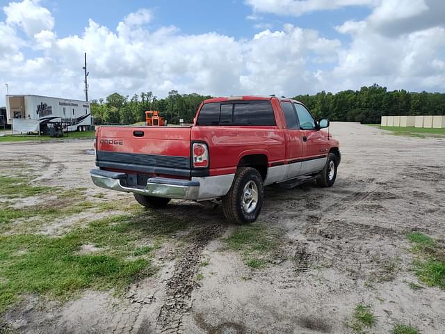 Image of Dodge Ram 1500 equipment image 4