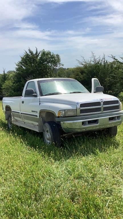 Image of Dodge Ram 2500 equipment image 2