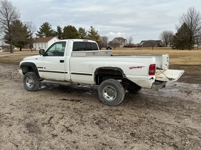 Image of Dodge Ram 2500 equipment image 2