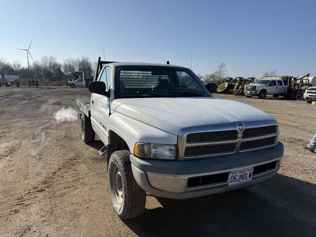 Image of Dodge Ram 2500 equipment image 2