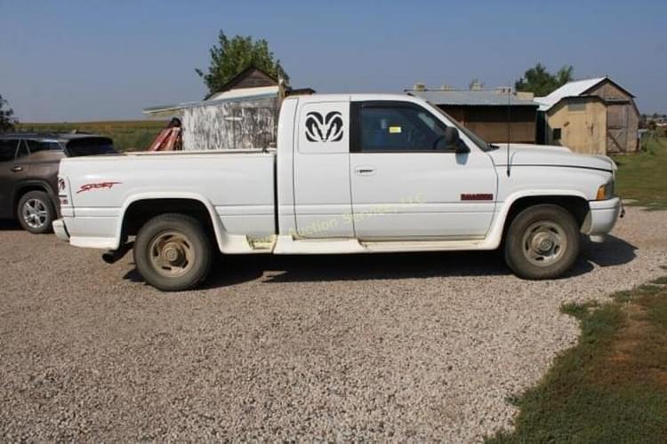 1998 Dodge Ram 2500 Equipment Image0